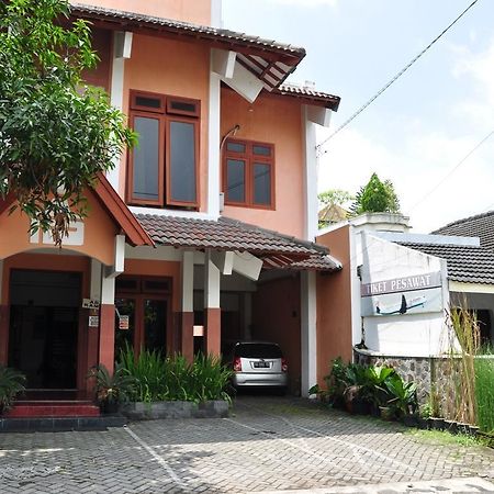 Hotel Dana Yogyakarta Kültér fotó